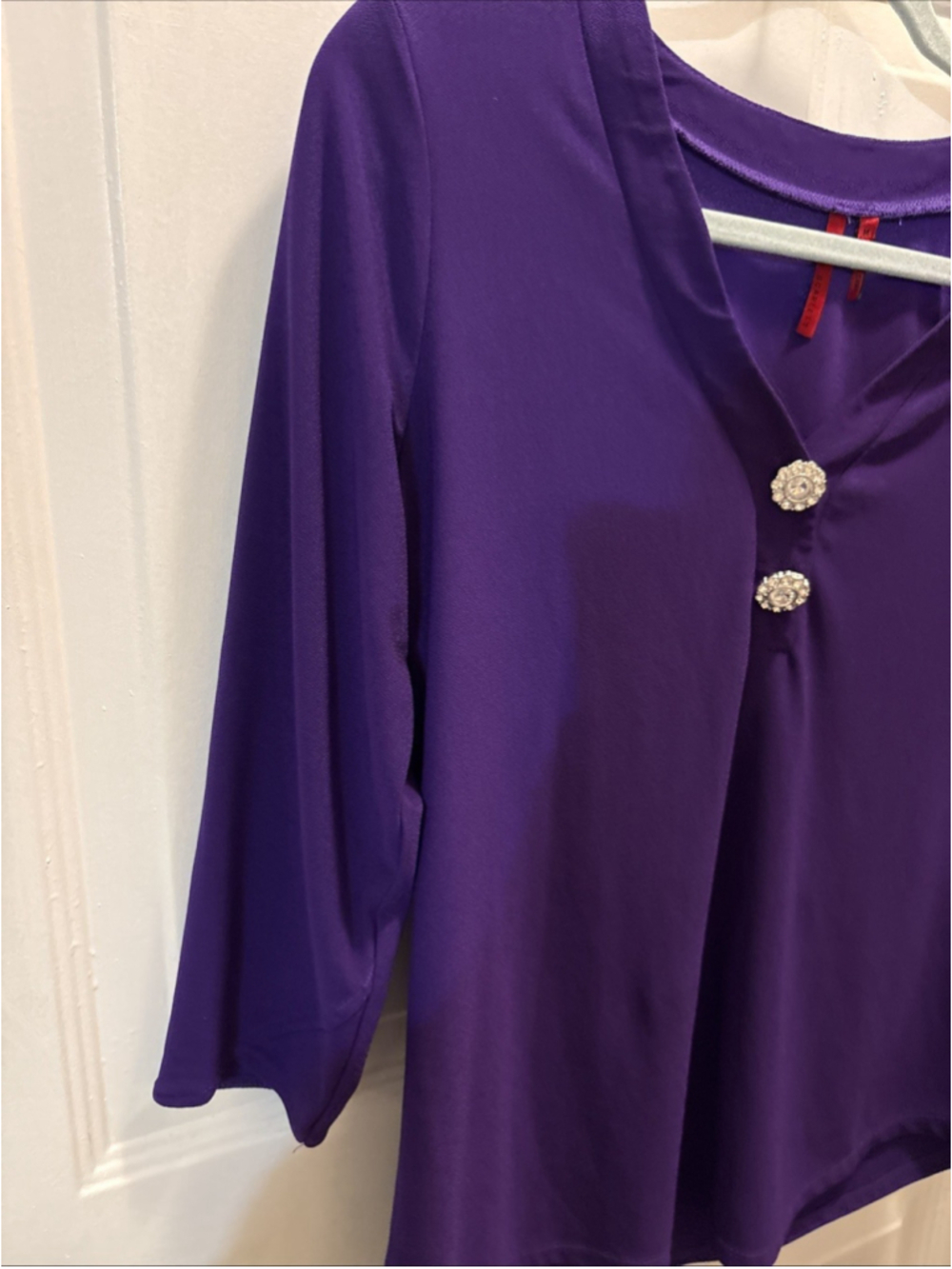 Love Scarlett Top Women’s Purple 3/4 Sleeves Rhinestone Buttons V-Neck Neck 1007 - Picture 3 of 8